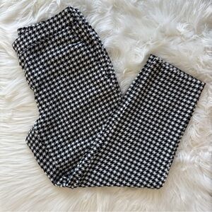 Old Navy Black and White Houndstooth Mid-rise Pull-on Straight Pants